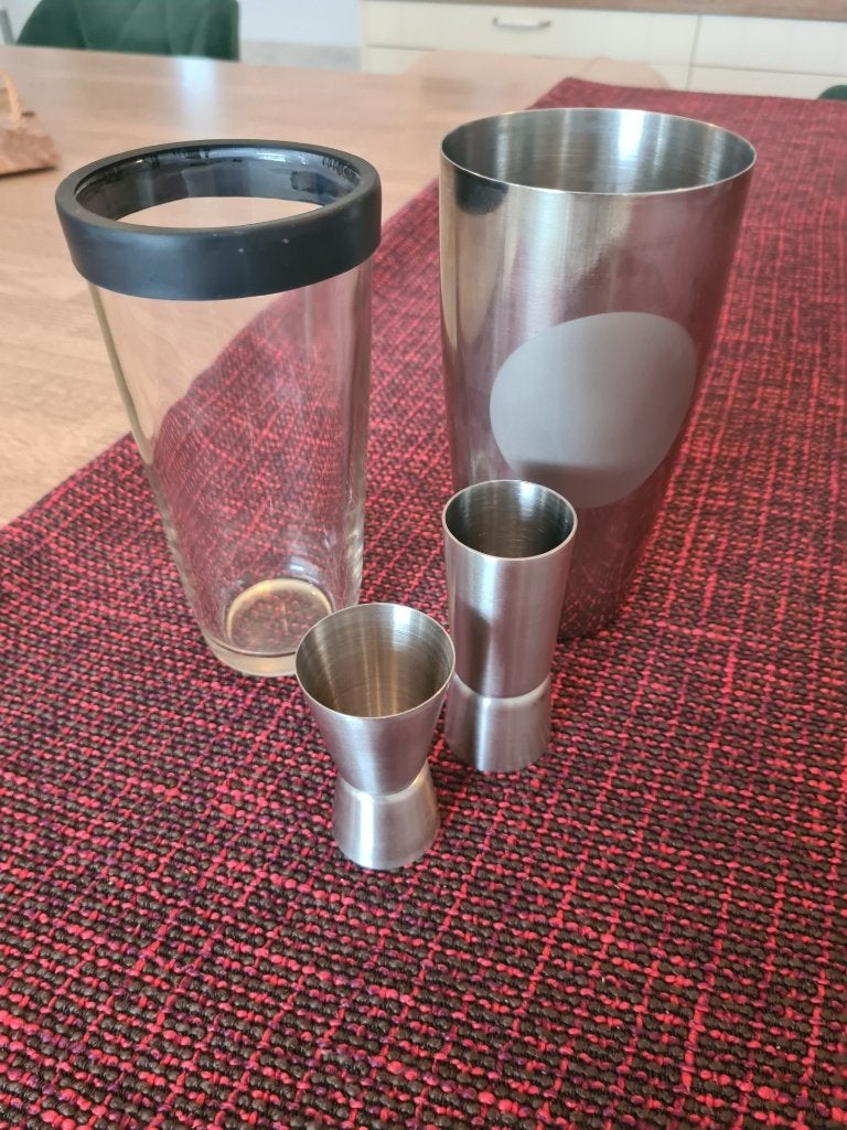 Cocktail shaker + Maatbekertjes Bar, Zilver, Ophalen of Verzenden, Metaal, Overige merken