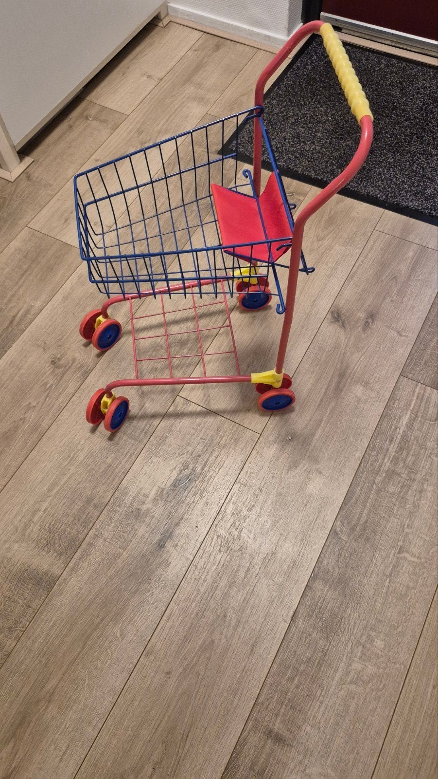 Leuk kinder winkelwagentje - uren speelplezier!, Kinderen en Baby's, Speelgoed | Overig, Ophalen, Zo goed als nieuw