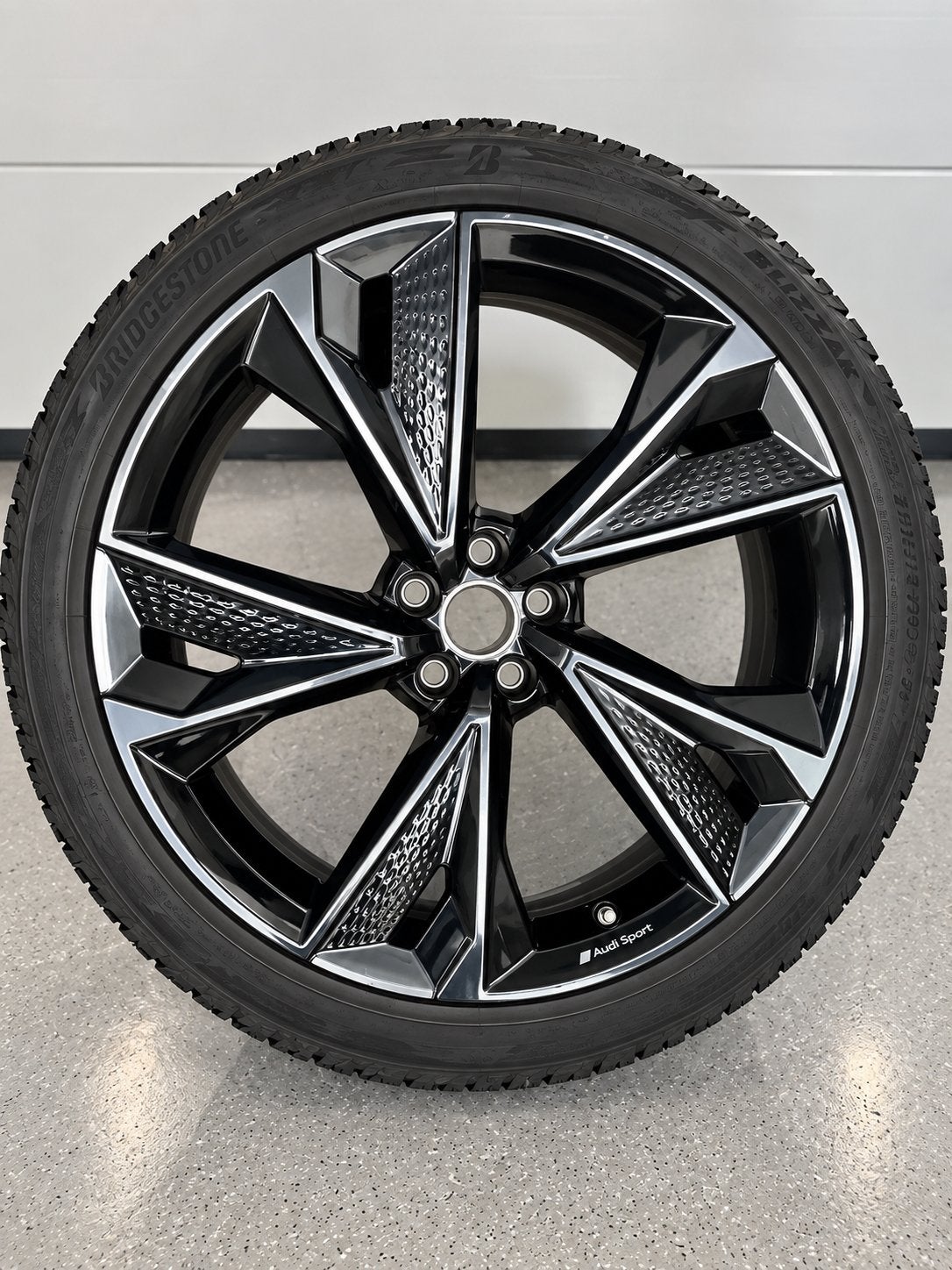 Originele Audi RS6 / RS7 4K 22” velgen Continental winterban, Auto-onderdelen, Ophalen, Gebruikt, 285 mm, Banden en Velgen