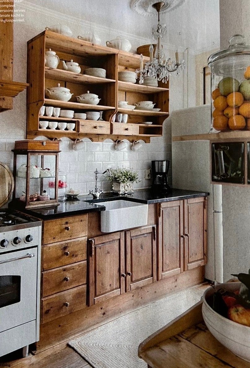 Rustieke keuken met zwart granieten blad en wit fornuis, Ophalen, Gebruikt, Bruin, Graniet of Steen