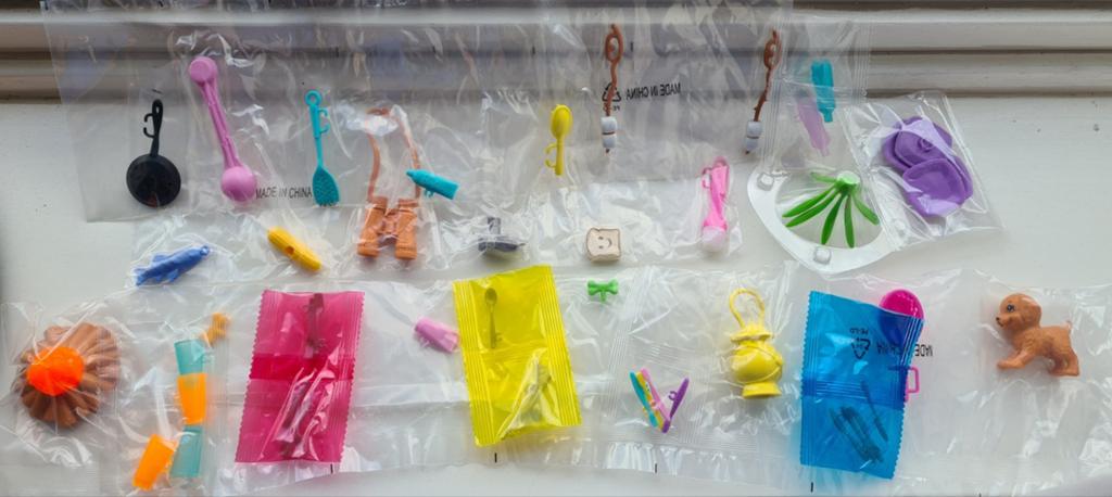 Ca. 50 stuks BARBIE MATTEL kampeerspullen NIEUW, Ophalen of Verzenden, Nieuw, Accessoires