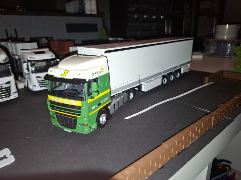 Daf jerich met oplegger, Hobby en Vrije tijd, Modelauto's | 1:50, Ophalen of Verzenden, Zo goed als nieuw, Bus of Vrachtwagen