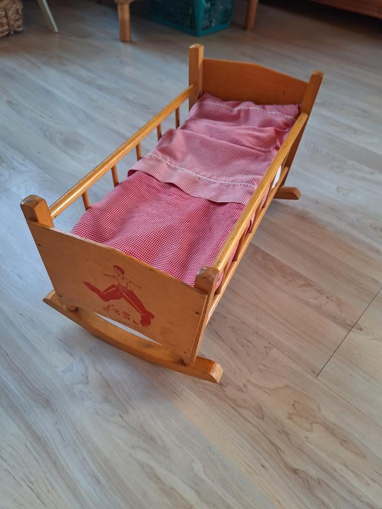 Oud poppen schommelbedje, Ophalen, Babypop