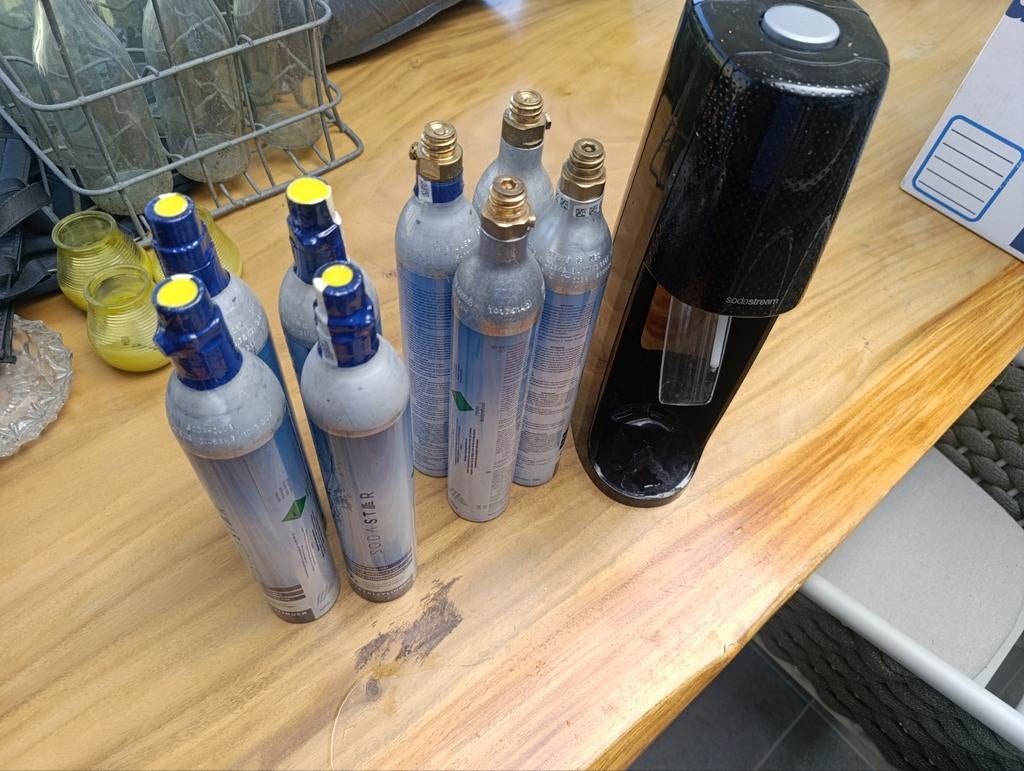 Sodastream met 9 CO2 cilinders, Ophalen of Verzenden, Gebruikt