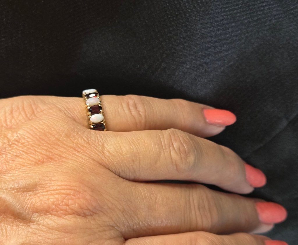 Gouden Vintage ring met edelsteen opaal en granaat. 2026/603, Sieraden, Tassen en Uiterlijk, Ringen, Overige kleuren, ., Ophalen of Verzenden