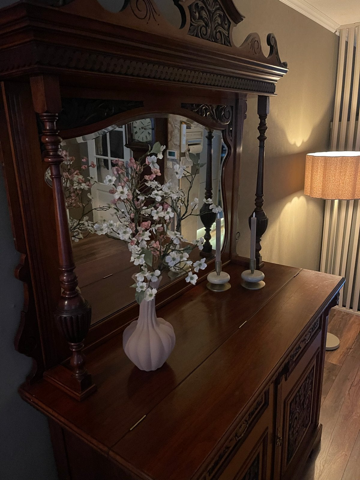 Antiek dressoir met spiegel - Prachtig houtsnijwerk, Ophalen of Verzenden
