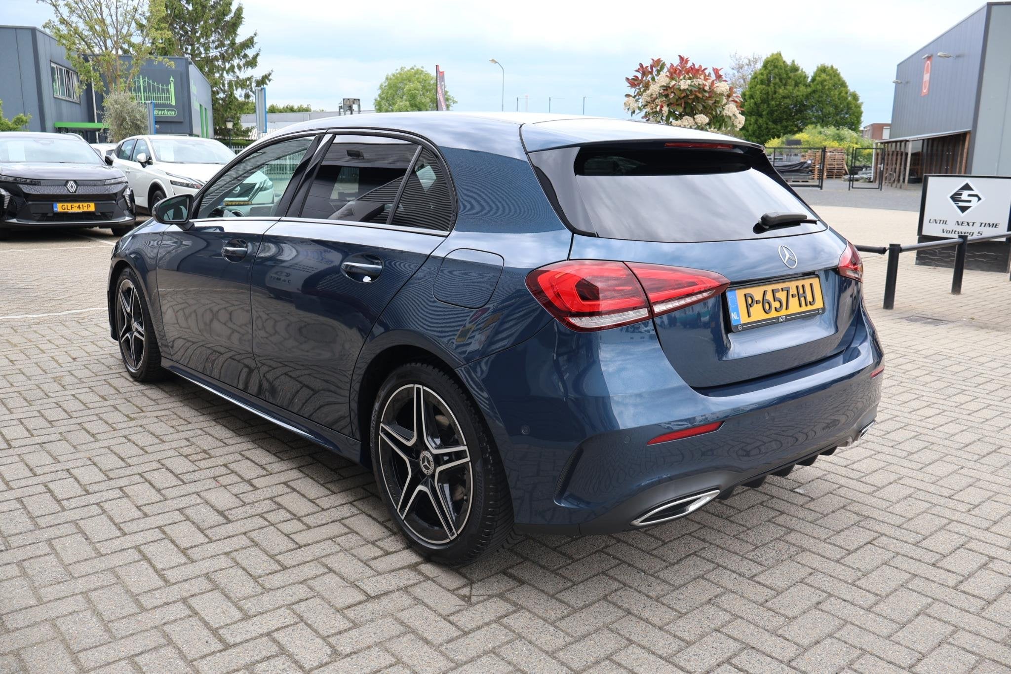 Mercedes-Benz A-klasse 180 Business Solution AMG 1e Eigenaar, 136 pk, Gebruikt, 4 cilinders, Leder en Stof