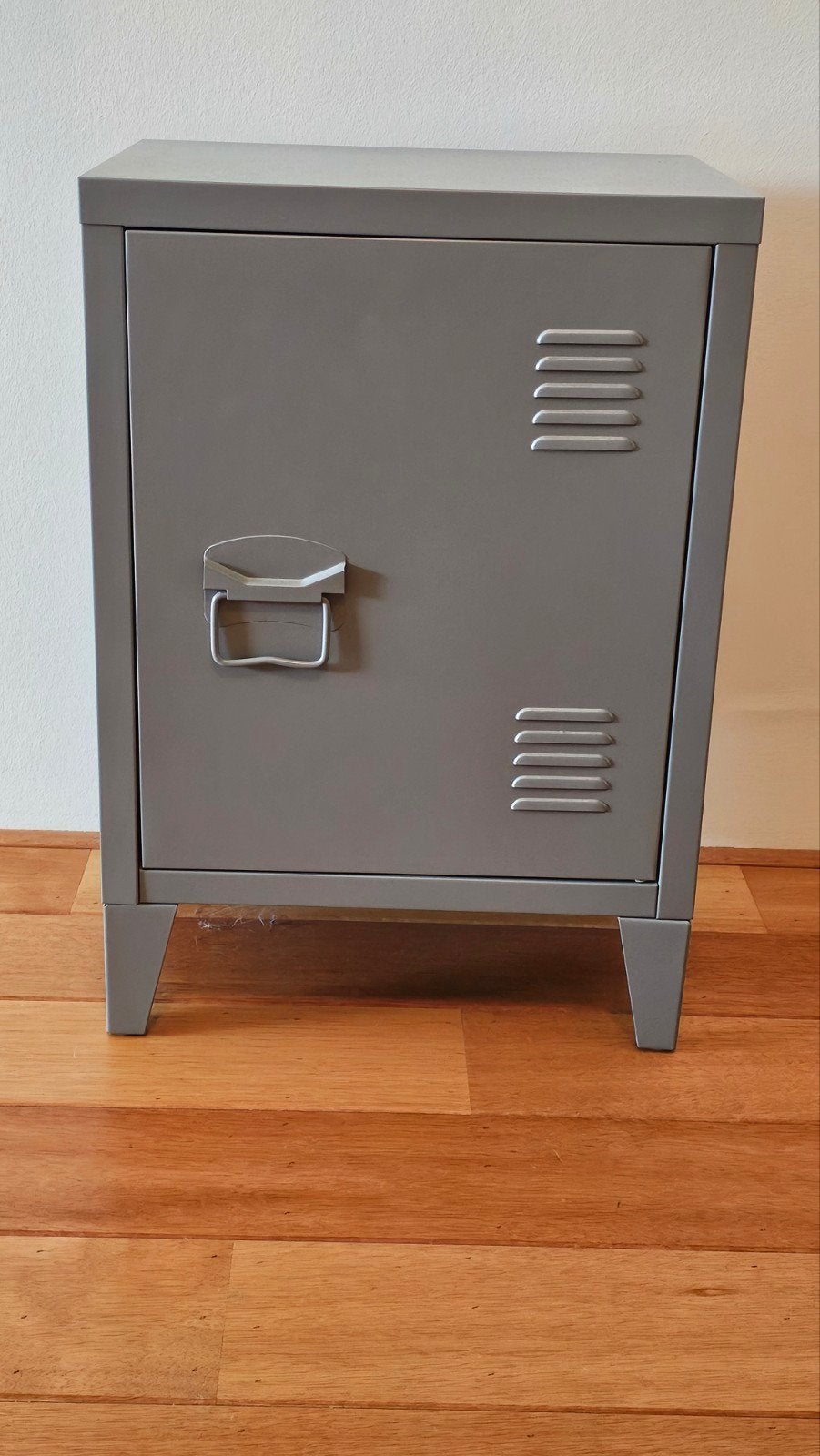 Metalen nachtkastje - Grijs - 57x40 cm, Ophalen, Zo goed als nieuw, Industrieel