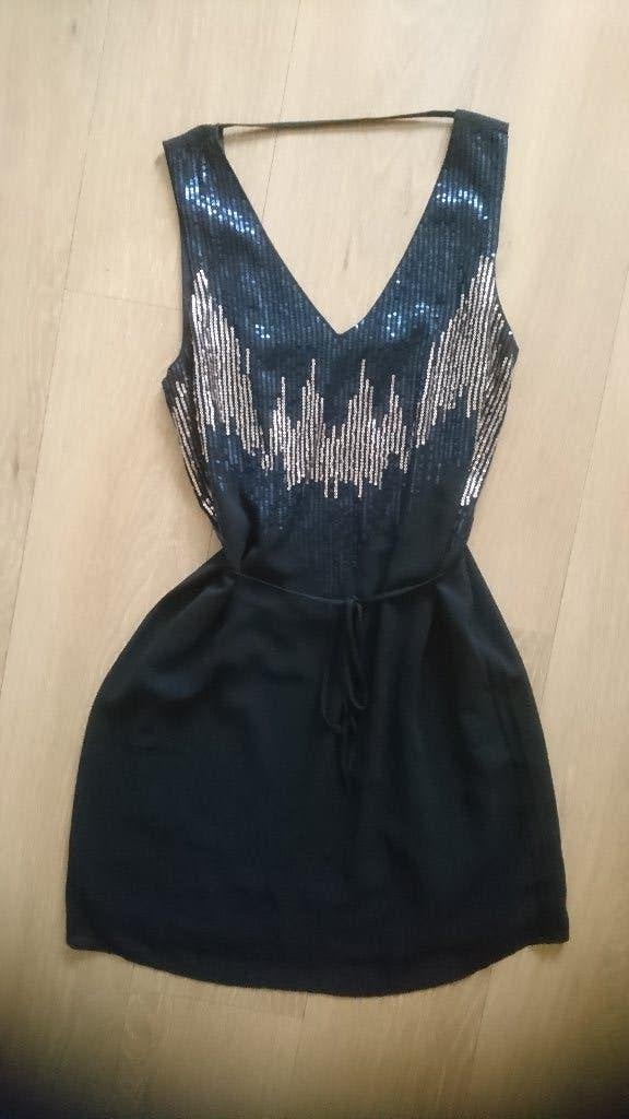 Jurk Only One Zwart Pailletjes Goud Jurkje Feestjurk Maat 40, Kleding | Dames, Maat 38/40 (M), Only, Zwart, Ophalen of Verzenden