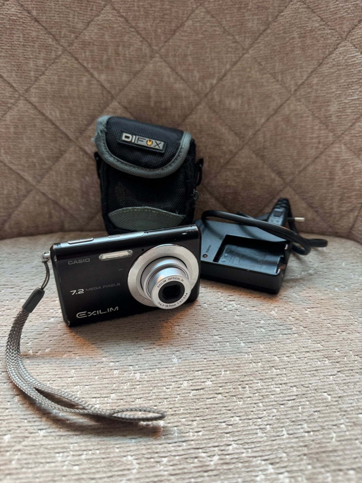 Casio Exilim EX-Z11compactcamera Met lader en opbergtas, Casio, Gebruikt, Compactcamera, 4 t/m 7 keer