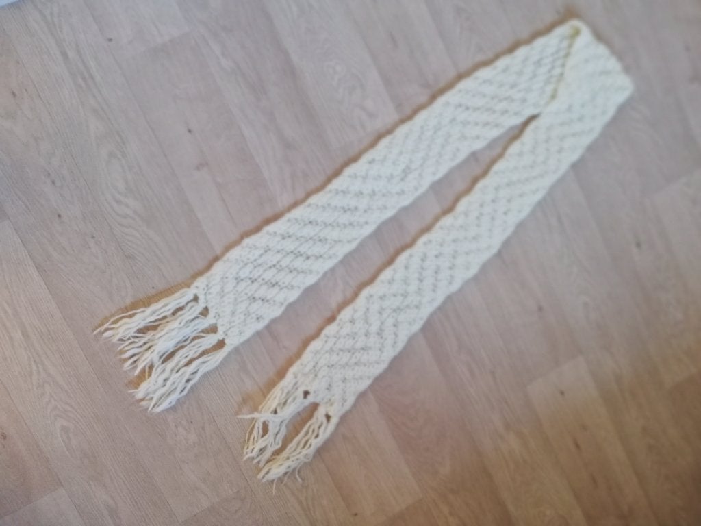 Beige sjaal, Ophalen of Verzenden, Zo goed als nieuw, Maat 38/40 (M), Sjaal