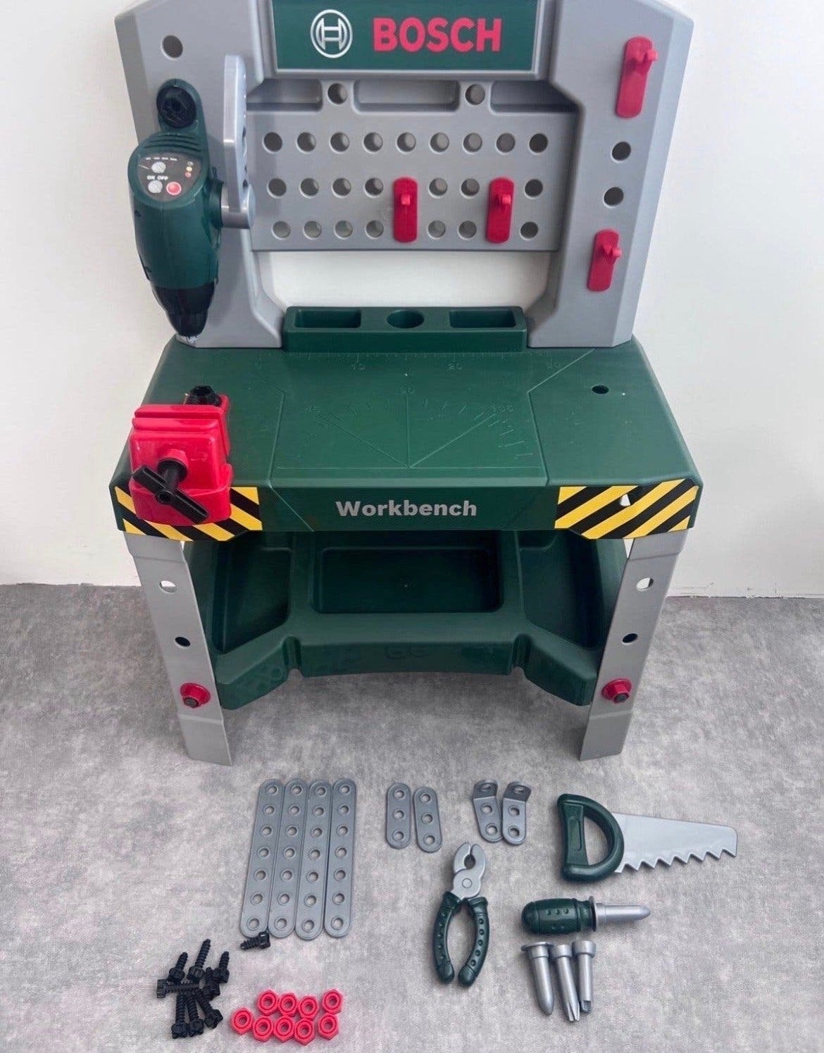 Bosch speelgoed werkbank met accessoires, Kinderen en Baby's, Ophalen of Verzenden, Zo goed als nieuw, Jongen of Meisje