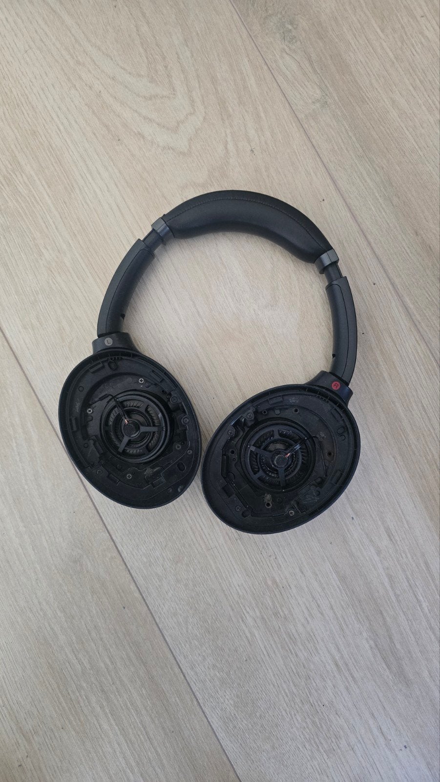 Sony WH-1000XM3 - Defect, gaat niet aan (voor onderdelen)