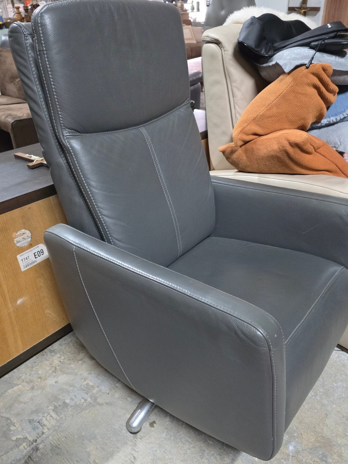 Grijze leren relaxfauteuil met draaivoet, Gebruikt, Ophalen of Verzenden, Onbekend, Onbekend