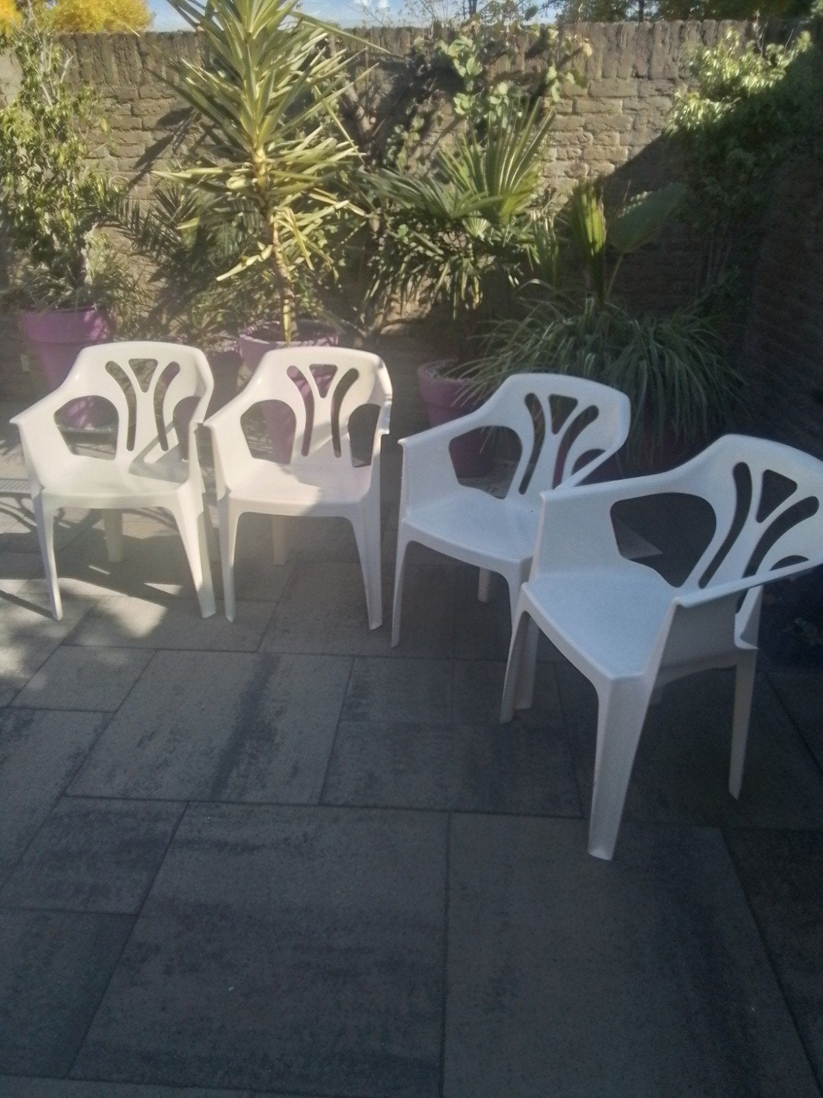 Set van 4 witte stapelbare tuinstoelen samen 20 euro, Ophalen of Verzenden, Gebruikt, Plastic, Stapelbaar