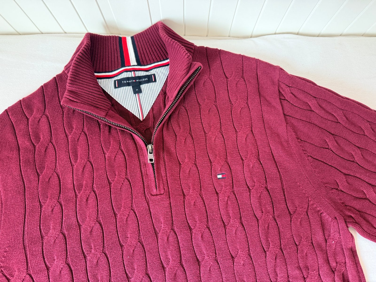Nieuwe Tommy Hilfiger kabelgebreide trui met rits - Maat M, Ophalen of Verzenden, Nieuw, Maat 48/50 (M), Rood