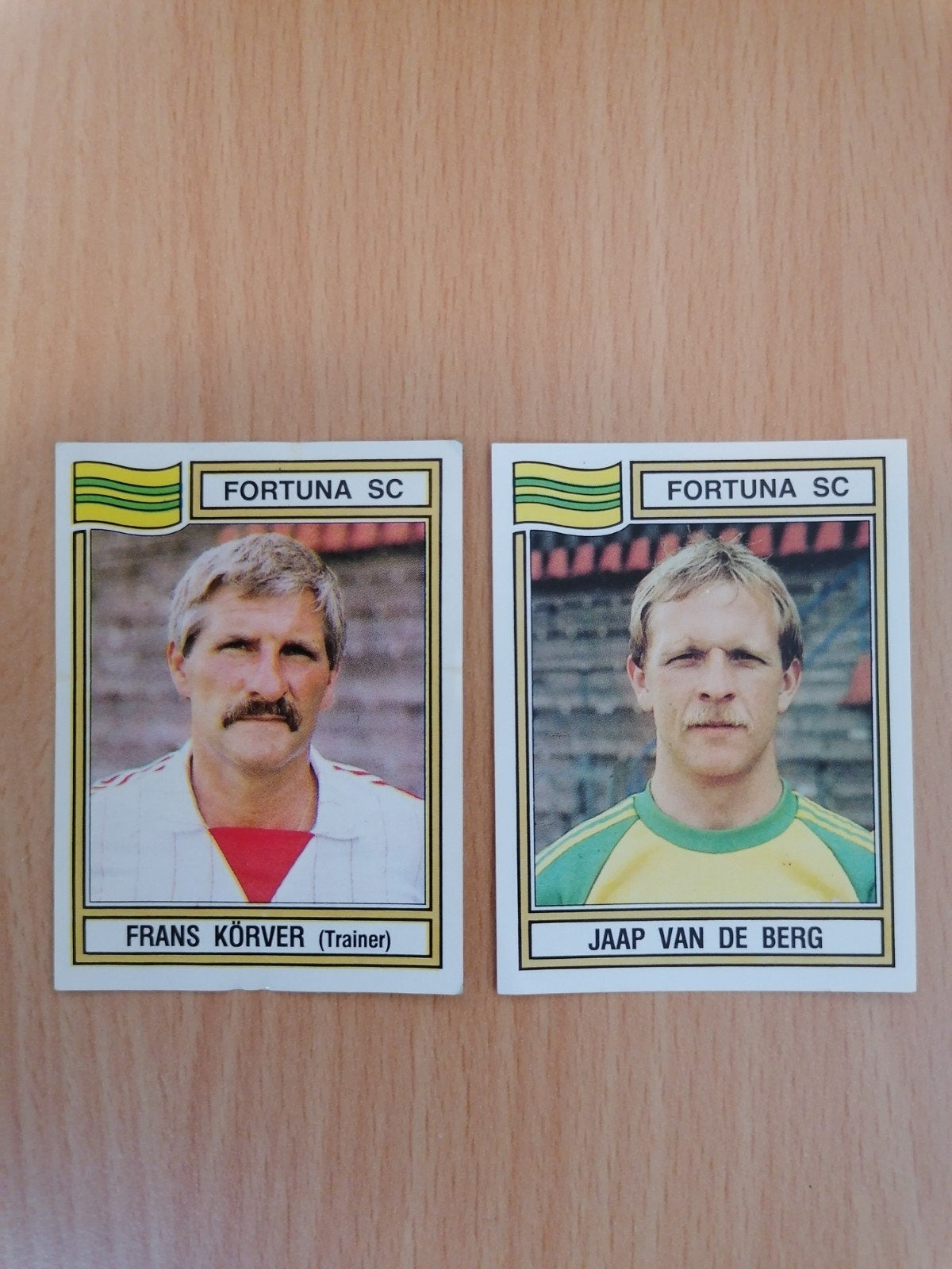 Panini Voetbal 83 Fortuna SC 2x., Verzamelen, Ophalen of Verzenden, Zo goed als nieuw, Ajax, Poster, Plaatje of Sticker