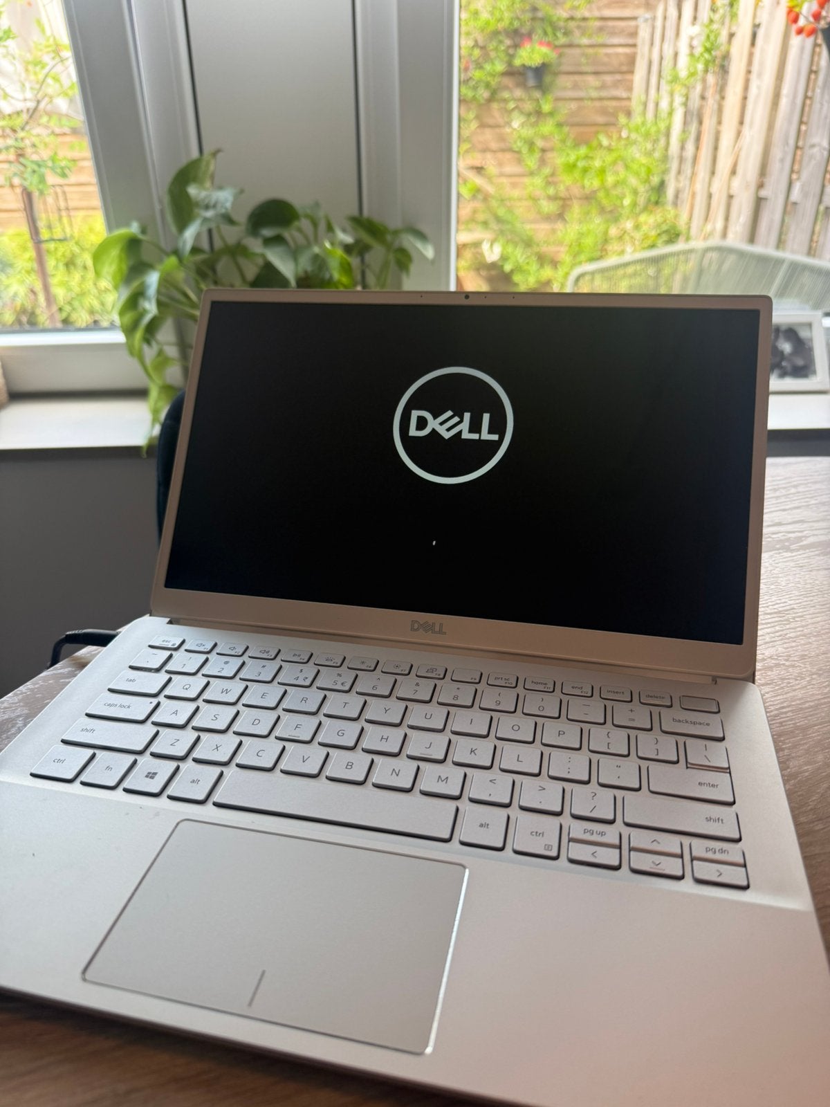Dell Inspiron 5390, 2 tot 3 Ghz, Qwerty, 8 GB, 13 inch