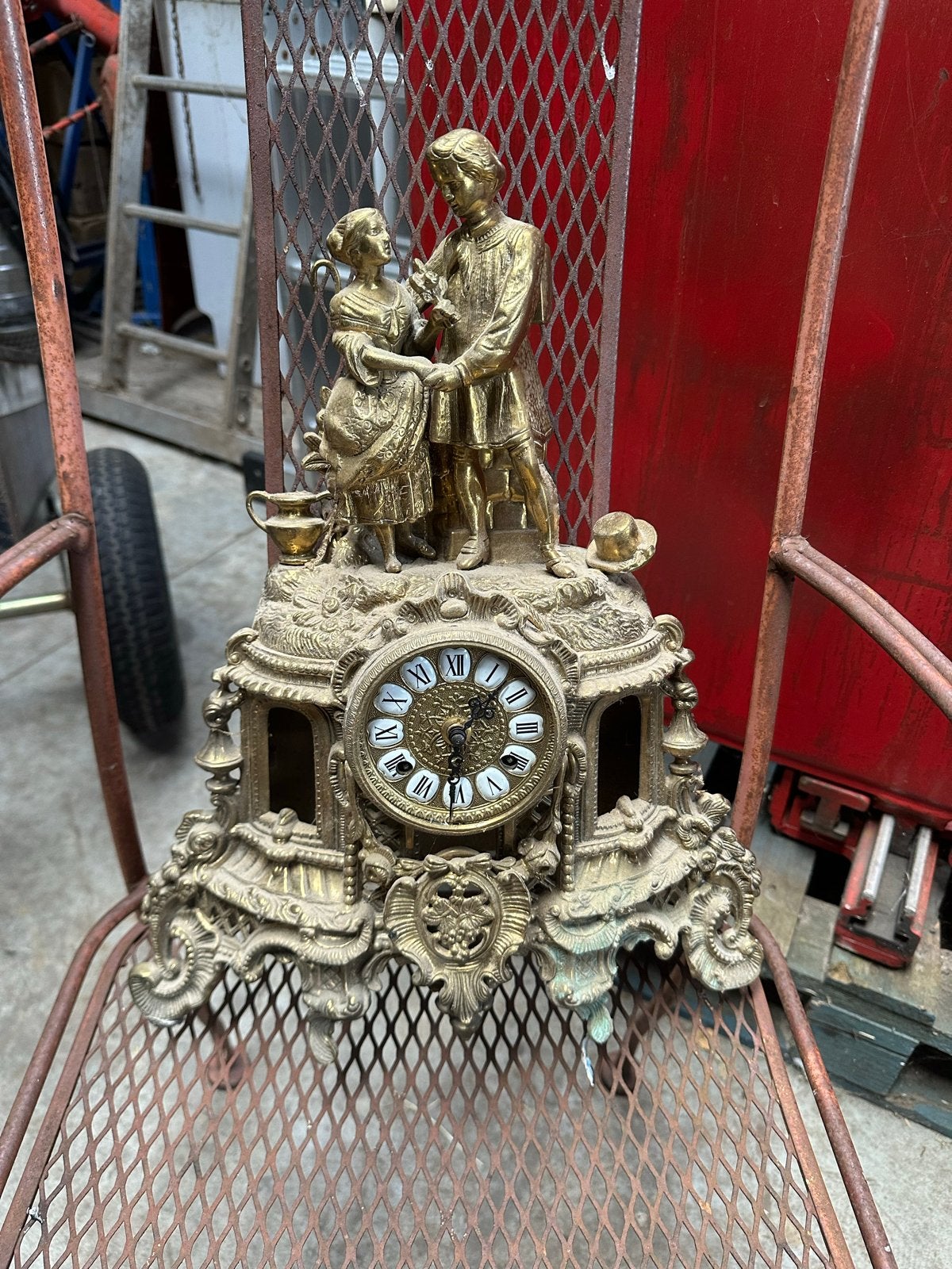 Antieke messing tafelklok met figuren, Ophalen of Verzenden
