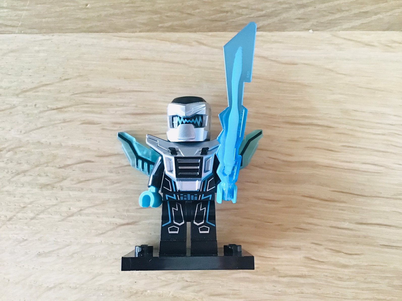 LEGO minifig Laser mech, series 15, compleet en ZGAN, Kinderen en Baby's, Lego, Ophalen of Verzenden, Zo goed als nieuw, Minifiguren serie