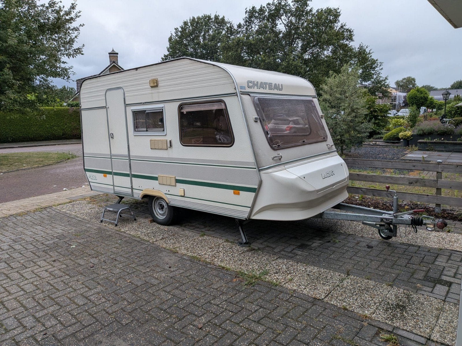 Chateau La Car 380 met stapelbed en voortent, Caravans en Kamperen, Caravans, Particulier, tot en met 4, 500 - 750 kg, Rondzit