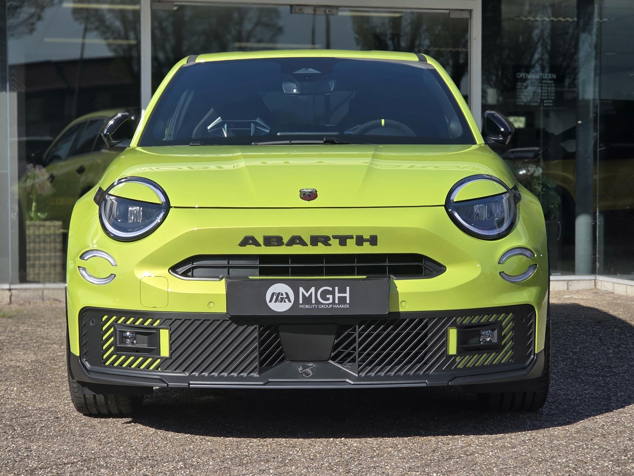 Fiat 600e Abarth Scorpionissima 54 kWh | Apple-Android | Spo, Auto's, Fiat, Automatische klimaatregeling, Origineel Nederlands