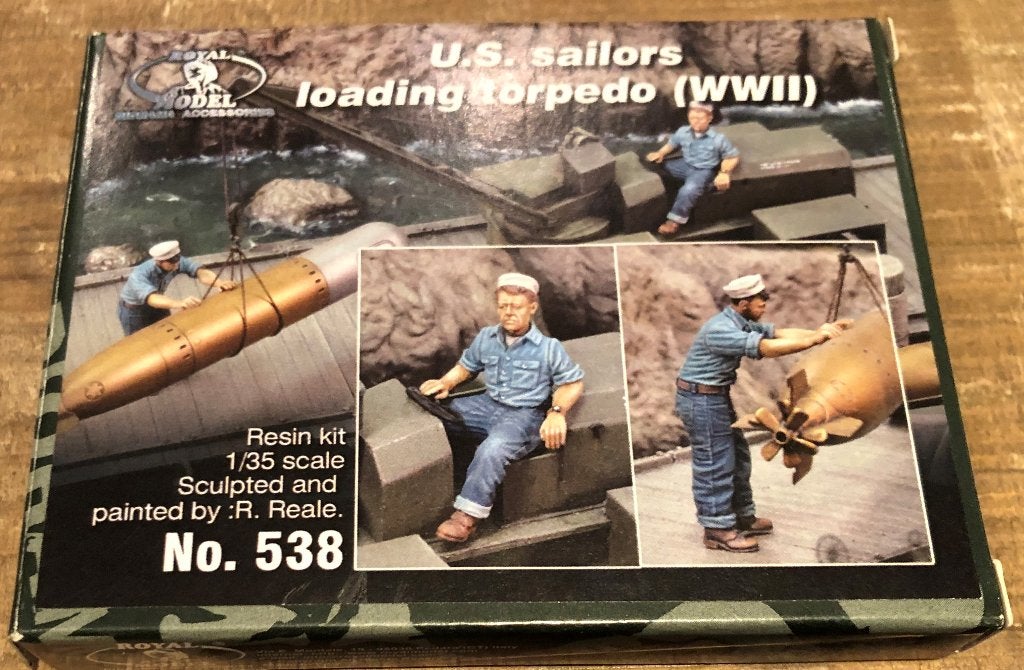 Royal models U.S. sailors loading torpedo (WWII), Verzenden, Nieuw, 1:35 tot 1:50, Figuur of Figuren