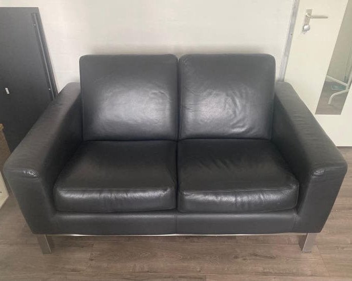 Zwarte tweezitsbank van leer bank 156cm, Ophalen, 150 tot 200 cm, Tweepersoons, Zo goed als nieuw