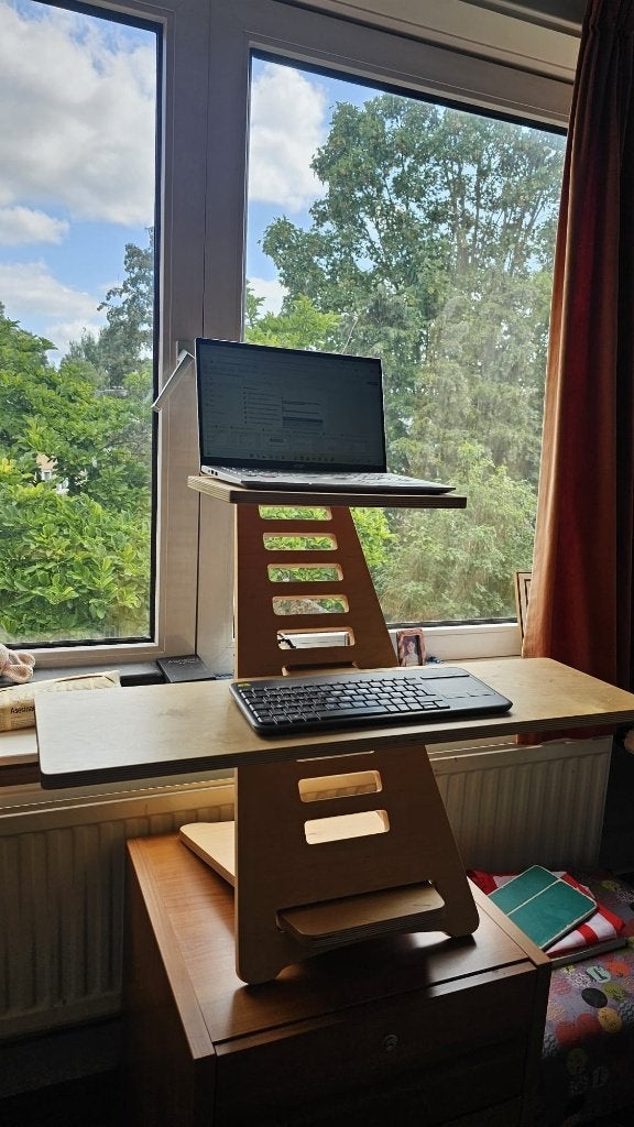 Harmony Standing desk, Huis en Inrichting, Bureaus, Zo goed als nieuw, Overige merken, Overige stijlen, Hout, Beige, Demontabel