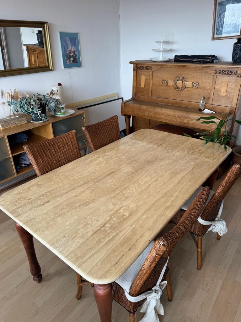 Travertinen eettafel met 4 stoelen, Huis en Inrichting, Ophalen, Overige materialen, Gebruikt, 50 tot 100 cm
