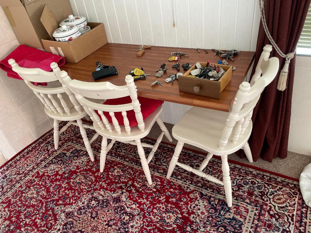 Gratis 3 keukenstoelen, Ophalen, Gebruikt, Drie, Wit