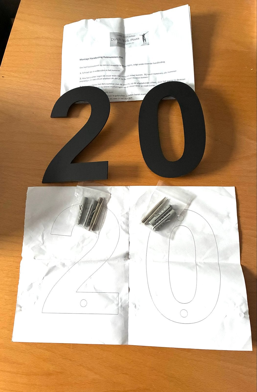 Nieuw huisnummer 20 - Zwart mat acrylaat groot, Huis en Inrichting, Zwart, Nieuw, Ophalen of Verzenden, Metaal