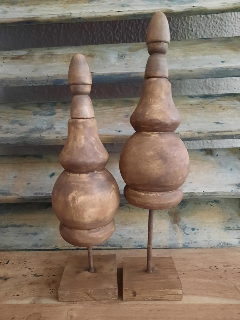 Twee houten pinakels op voet pinakel ornament stoer sober, Ophalen, Gebruikt, Hout