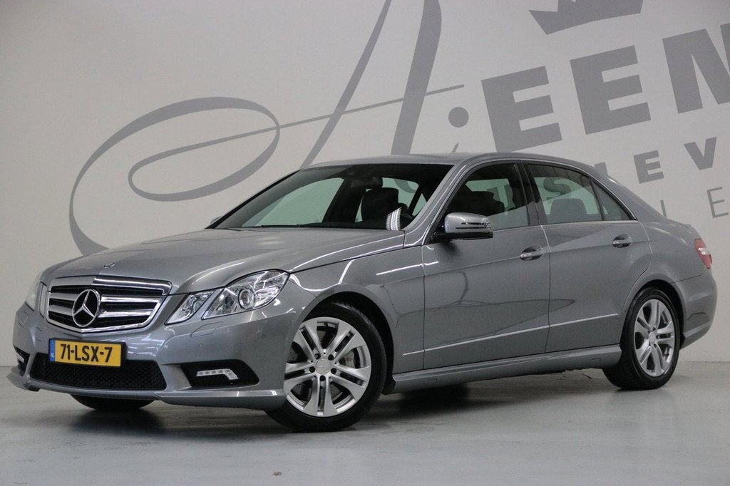 Mercedes-Benz E-klasse 500 Elegance 4-Matic/ AMG-styling/ Me, Auto's, Mercedes-Benz, Automaat, Gebruikt, Stoelverwarming, Leder