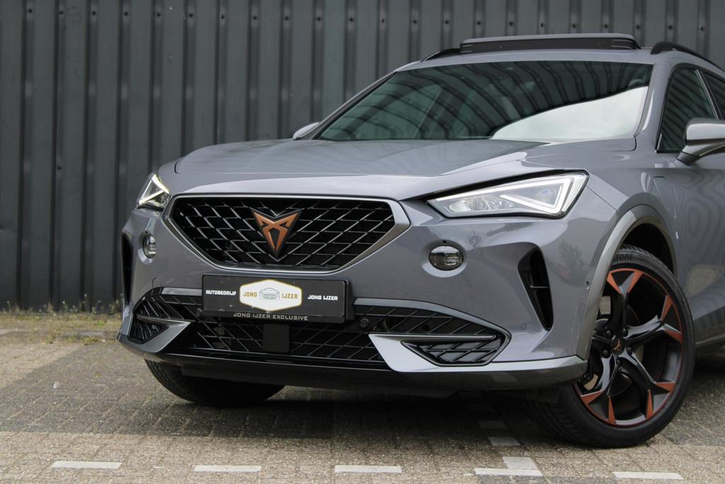 CUPRA Formentor 1.4 e-Hybrid VZ Copper PANO SFEER CAMERA, Auto's, Gebruikt, 4 cilinders, Formentor, Hybride Elektrisch/Benzine