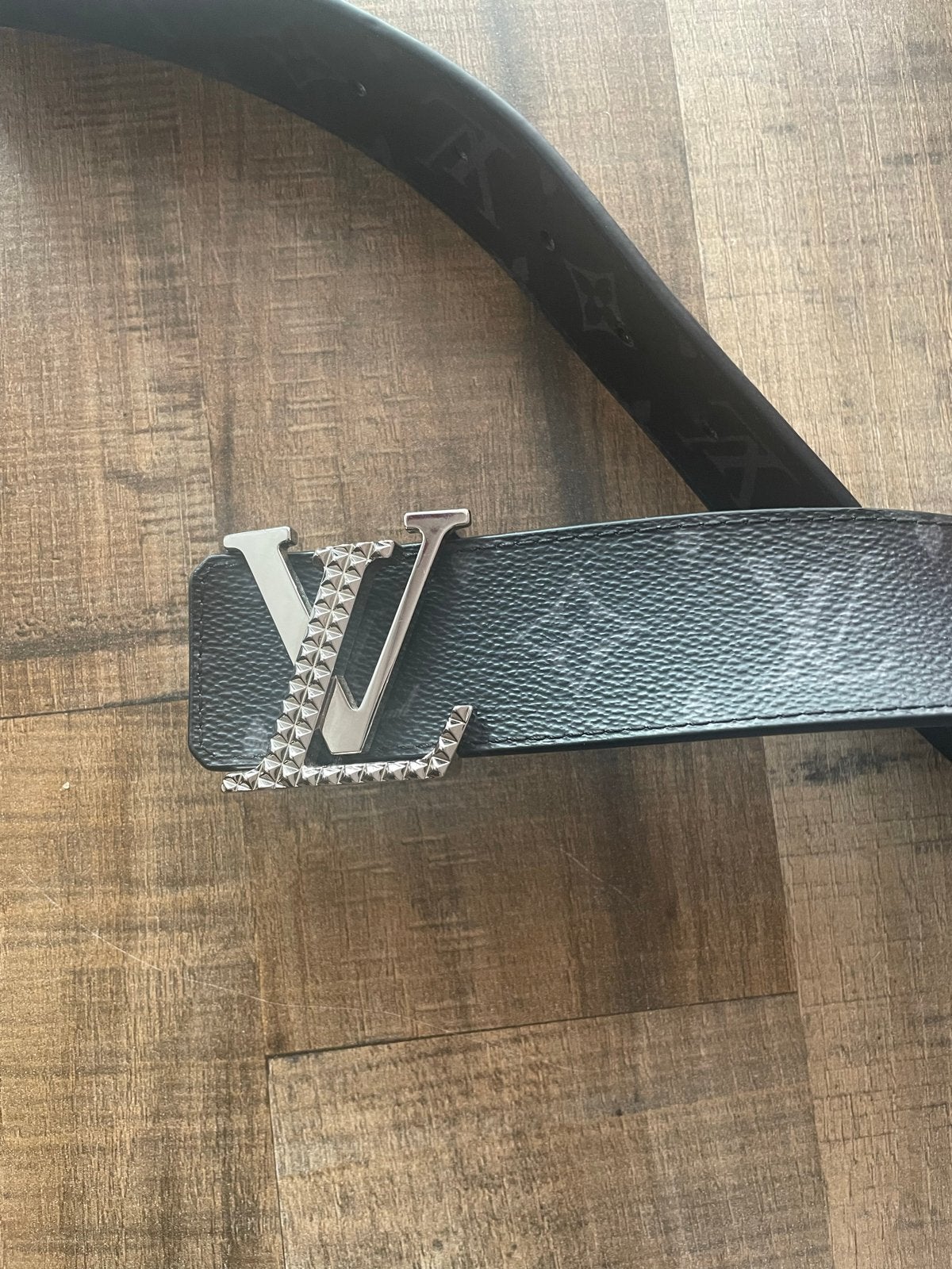 Louis Vuitton Monogram Eclipse LV Initiales Riem 95/38, Ophalen, 95 tot 105 cm, Riem of Ceintuur, Gedragen