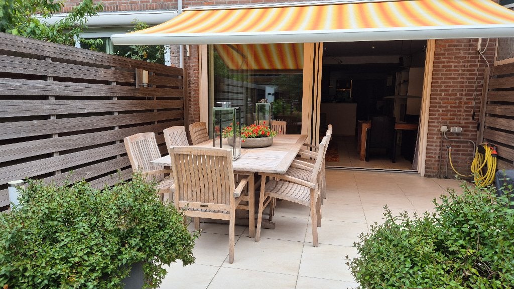 teakhouten kwaliteits tuintafel met 8 stapelbare stoelen
