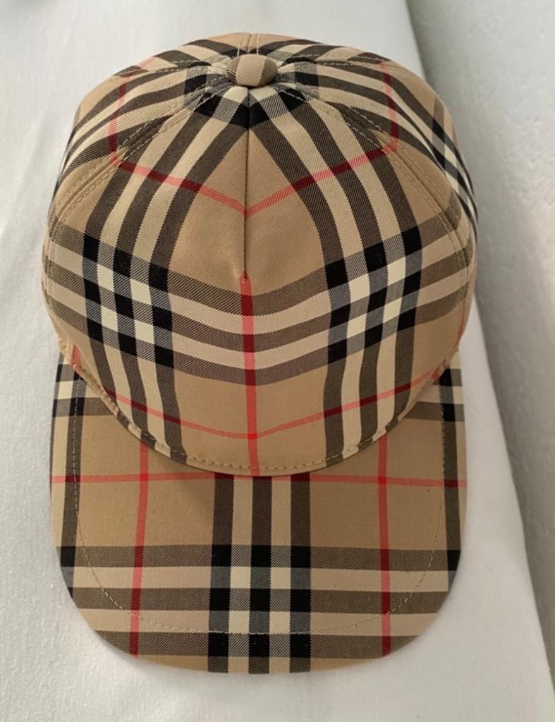Burberry Pet gloednieuw, Ophalen of Verzenden, Zo goed als nieuw