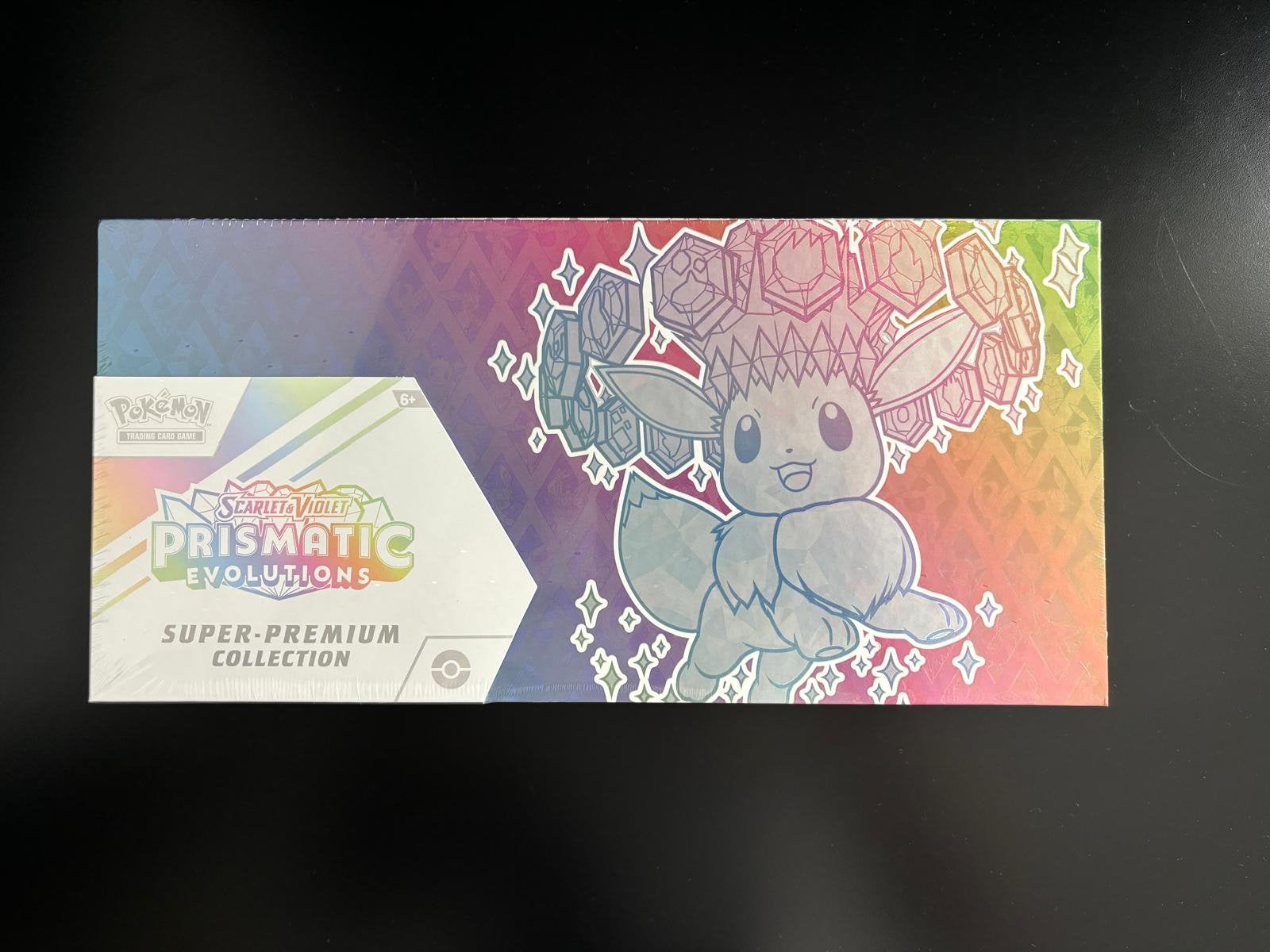 Prismatic evolution super premium collection box, Ophalen of Verzenden, Nieuw, Boosterbox, Foil