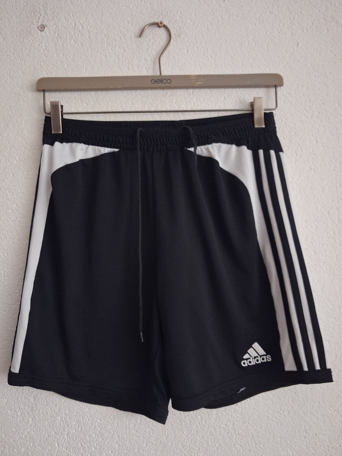 Adidas sportshort zwart met witte strepen - Maat M, Maat 48/50 (M), Zwart, Ophalen of Verzenden, Adidas