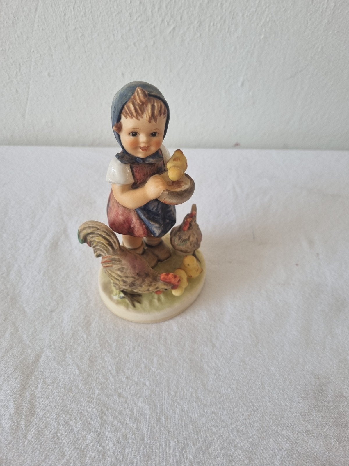 Hummel beeldje 'Little Fiddler' - Meisje met kippen, Ophalen of Verzenden, Zo goed als nieuw