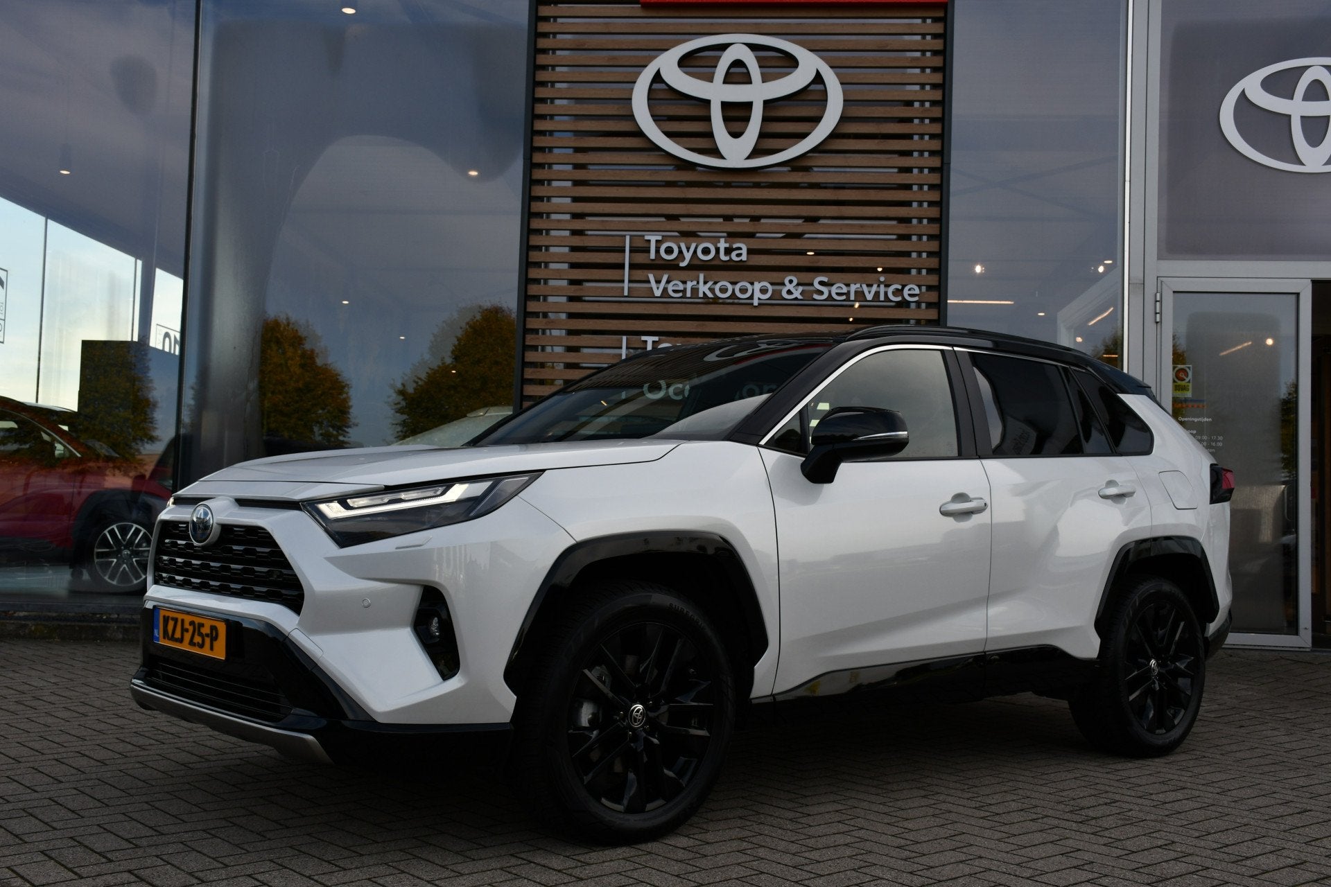 Toyota RAV4 Toyota RAV4 2.5 Hybrid AWD Style Bi-Tone Limited, Automaat, Gebruikt, 4 cilinders, Wit