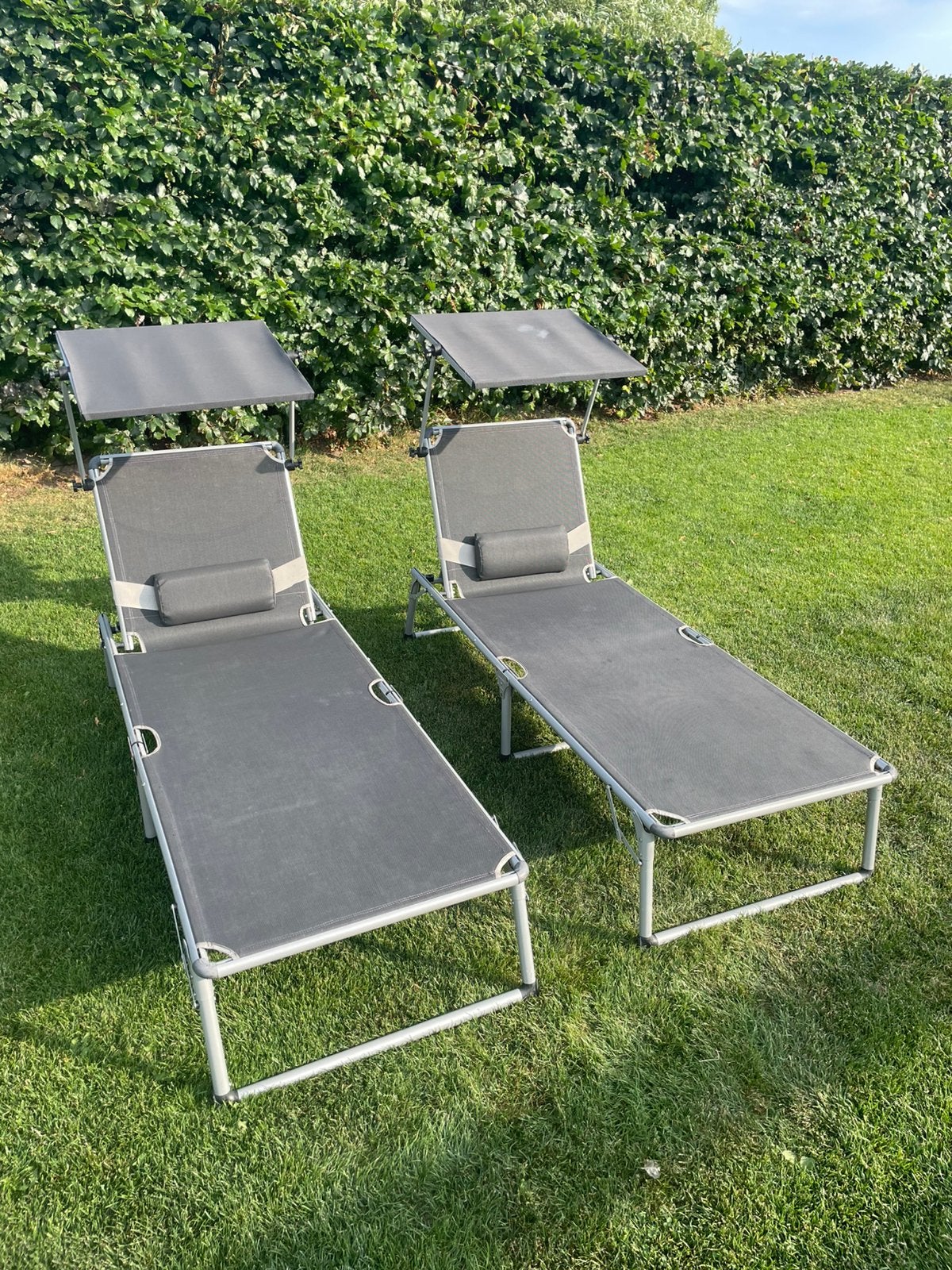 Twee Verstelbare Ligbedden, Tuin en Terras, Ligbedden, Gebruikt, Aluminium, Inklapbaar, Verstelbaar, Ophalen