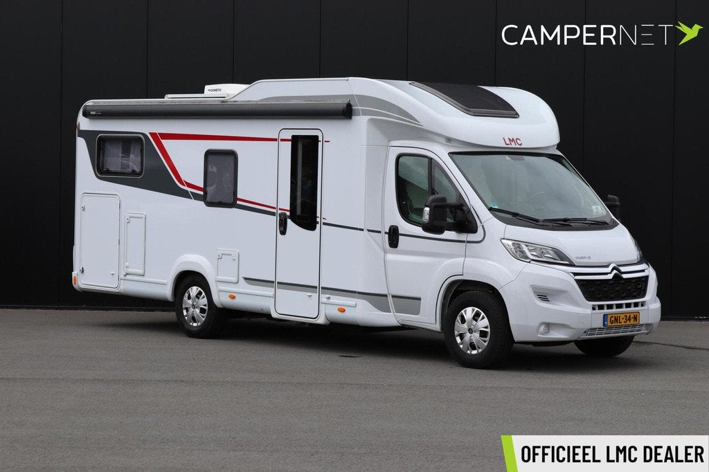 Lmc Tourer Lift 730 165PK | Lengtebedden | Gescheiden douche, Caravans en Kamperen, Achteruitrijcamera, 7 tot 8 meter, Bedrijf