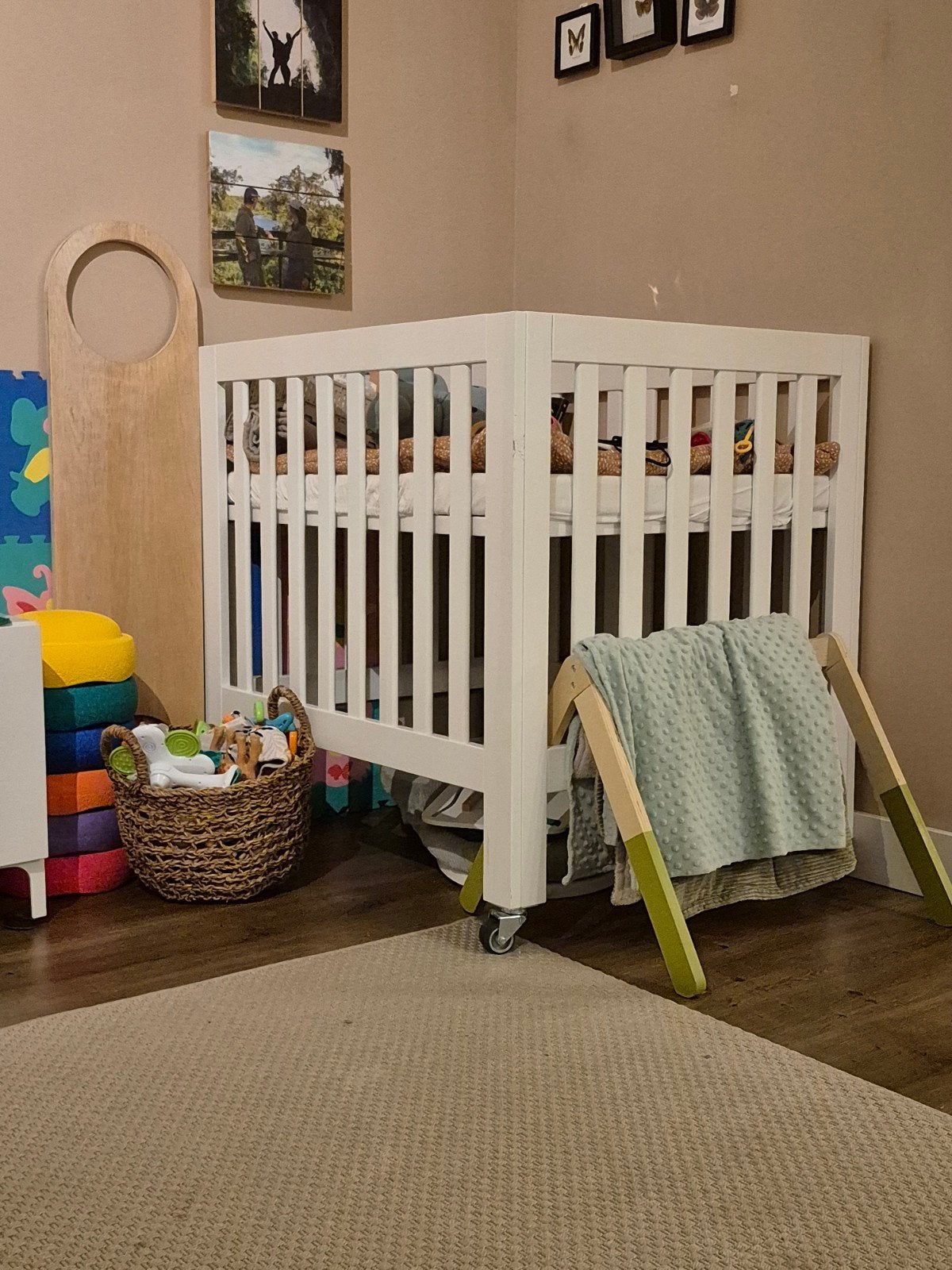 Box op wieltjes met matras, hoezen en speelkleed, Kinderen en Baby's, Ophalen, Gebruikt, Vierkant, Boxkleed