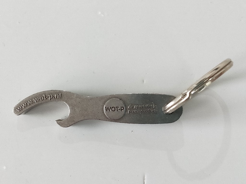 Sleutelhanger - flesopener - metaal - WOT-P, Ophalen of Verzenden, Zo goed als nieuw, Merk