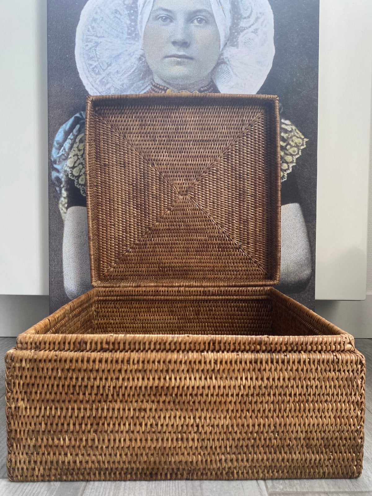 Birma Riet - Grote opbergmand + deksel!, Huis en Inrichting, Woonaccessoires | Schalen en Manden, Mand, Handgemaakt, Vierkant