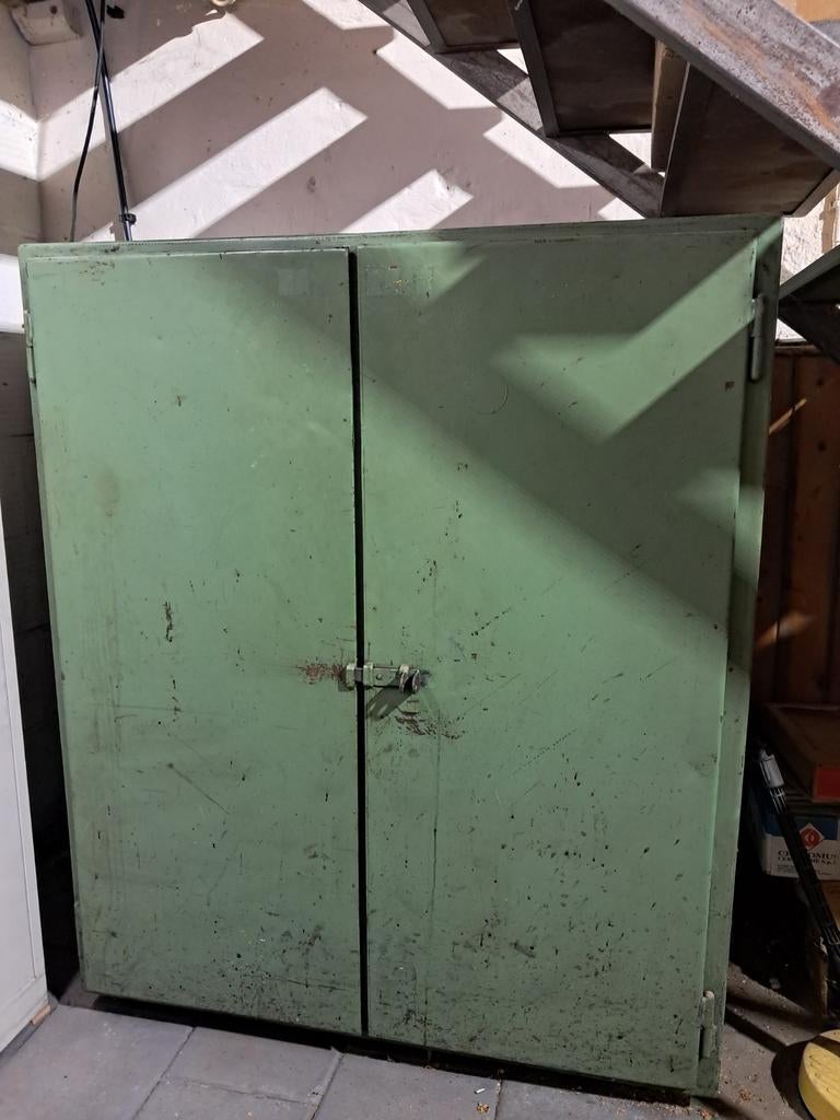 Stalen zware degelijke industriele kast werkplaats / garage, Ophalen