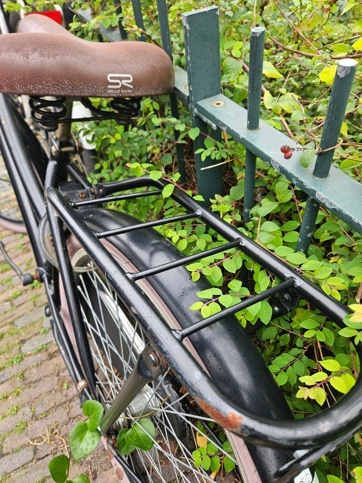 Zwarte kinder fiets 26 inch met krat - verlichting defect, Ophalen, Gebruikt, Overige merken