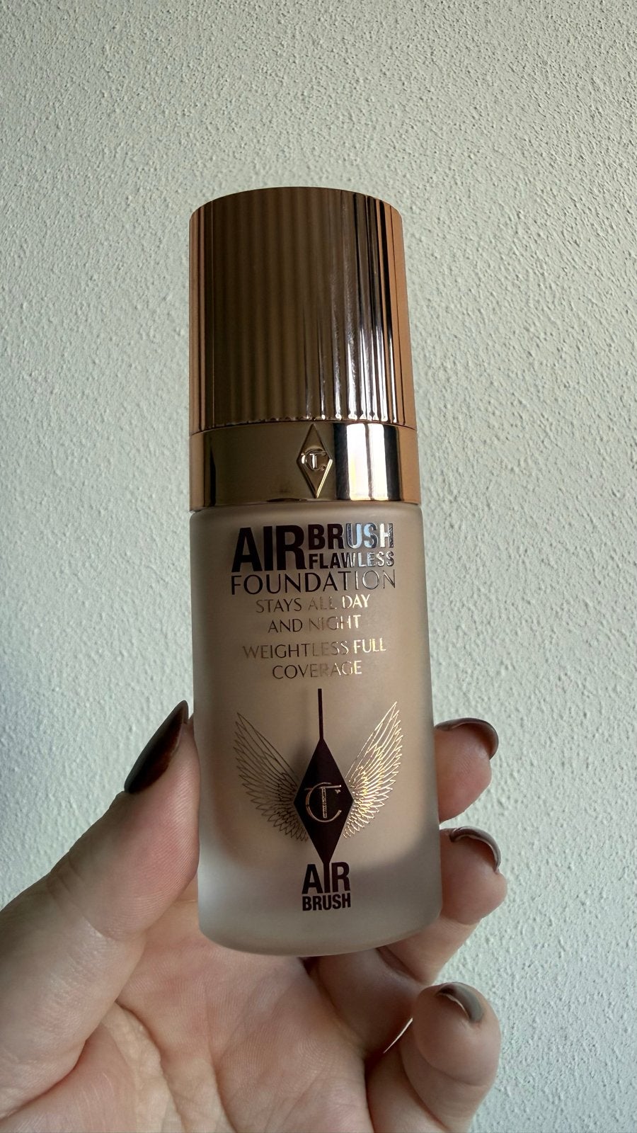 Charlotte Tilbury Airbrush Flawless Foundation 4 Cool, Gehele gezicht, Beige, Ophalen of Verzenden, Zo goed als nieuw